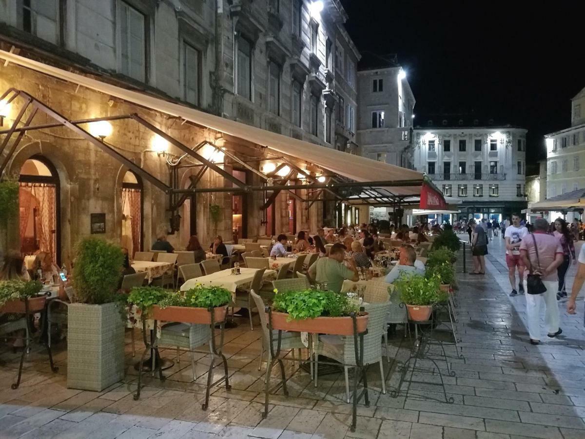 Diocletians Palace Apartment For Two Сплит Екстериор снимка